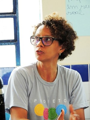 Professora Luciana Barros que orienta o projeto Jovem Empreendedor 