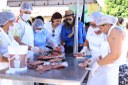 IF COMUNIDADE – Estudantes do curso de Aquicultura ensinam feirantes do Amajari a filetar peixe